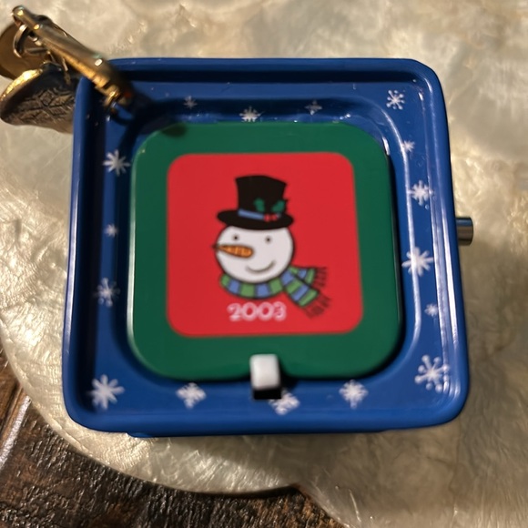 Hallmark Keepsake Ornament Pop! Goes the Snowman. 2003, 1st in the Pop! Series - Picture 6 of 7